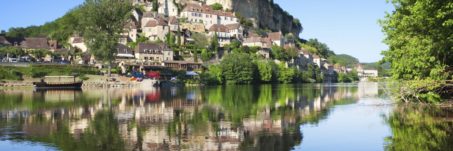 Castle and river Dordogne Beynac-et-Cazenac; Dordogne; France