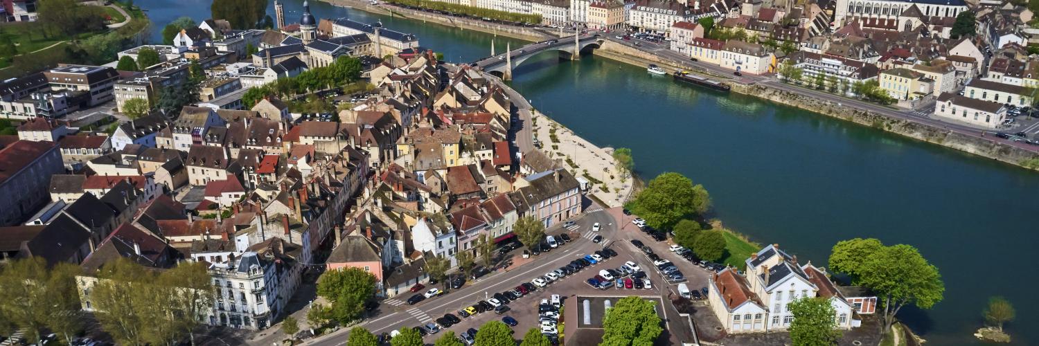 France, Saône-et-Loire (71), Chalon-sur-Saône, Saint Laurent island and the city, aerial view