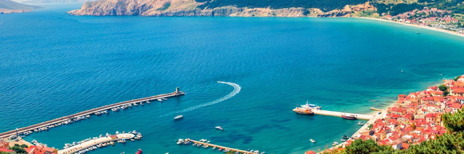 Blick auf Baška auf der Insel Krk in der Kvarner Bucht