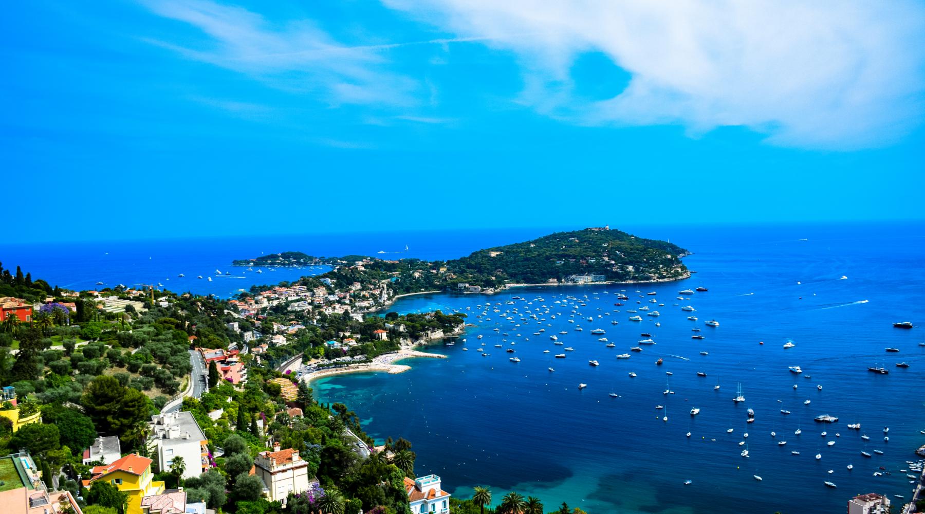 Vue panoramique sur la baie de Saint-Jean-Cap-Ferrat Vue panoramique sur la baie de Saint-Jean-Cap-Ferrat