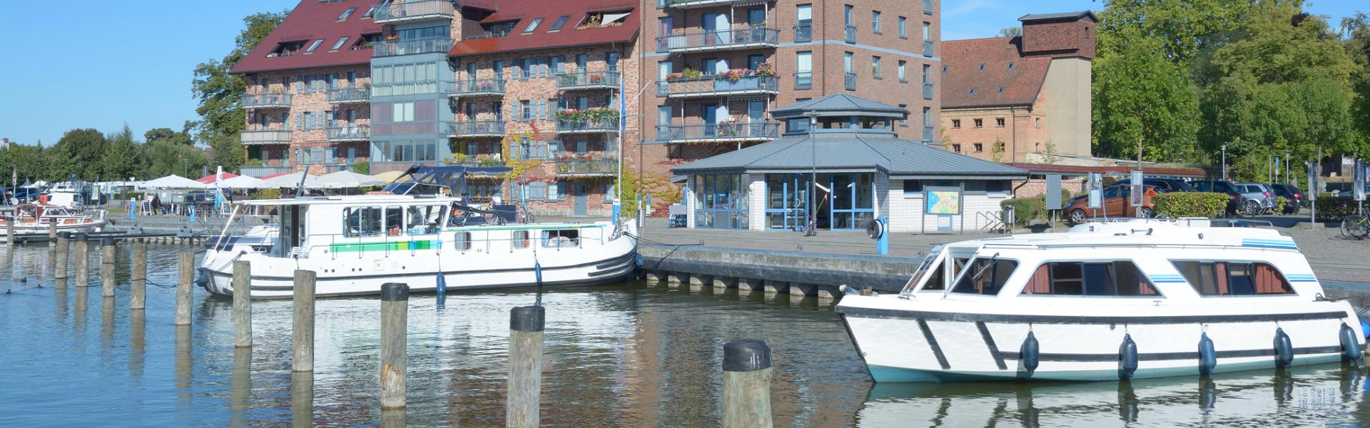 Hausboot Mecklenburgische Seenplatte - HomeToGo