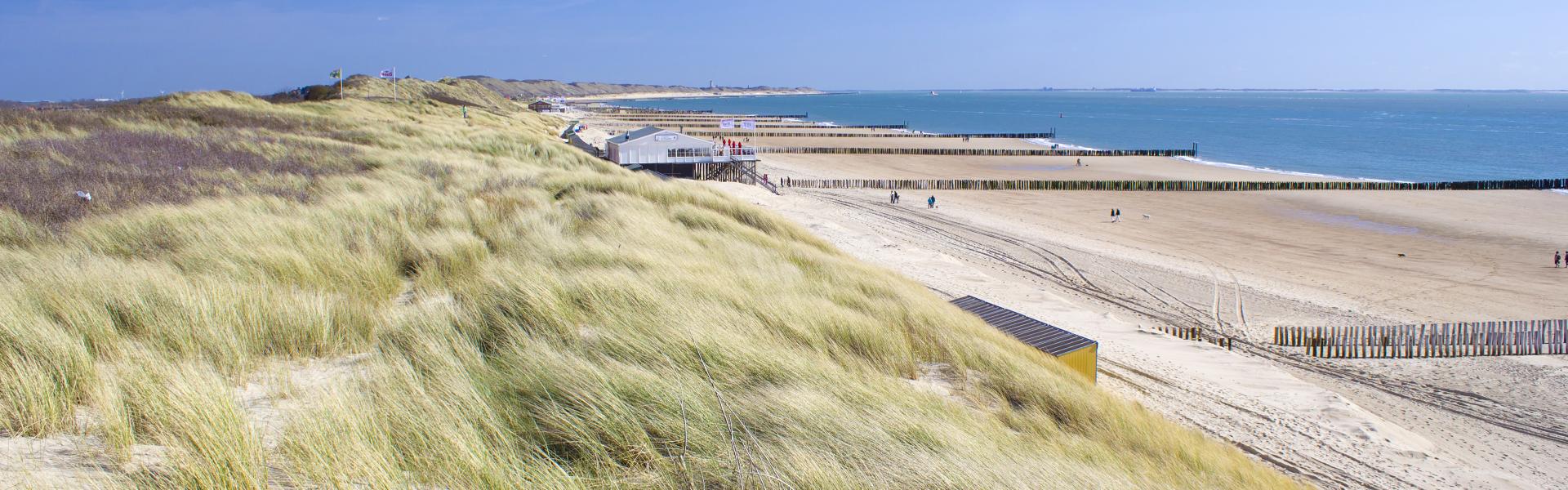 Achter de hoge Walcherse duinen ligt uw vakantiewoning in Zoutelande - Casamundo
