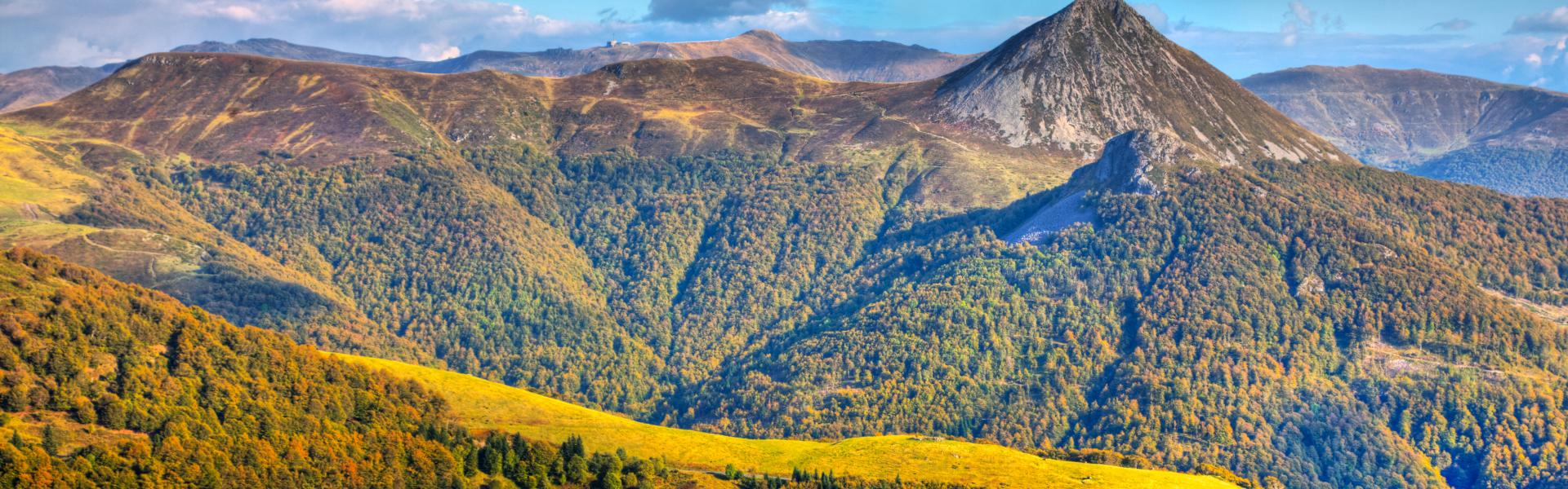 Locations de vacances et appartements à Saint-Jacques-des-Blats - HomeToGo