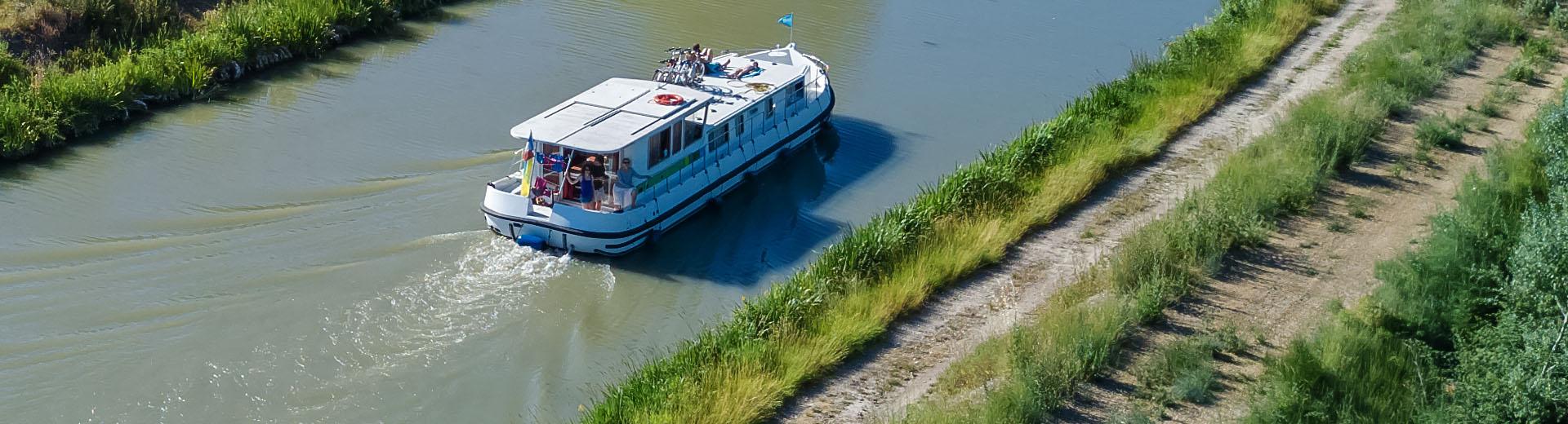 Beim Traumurlaub auf einem Hausboot Europas Gewässer kennenlernen - Casamundo