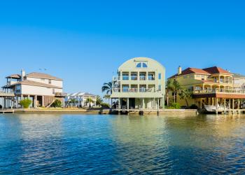 Sun yourself at a Galveston Island vacation homes in Jamaica Beach - HomeToGo
