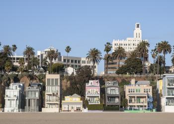 Star in Baywatch with vacation homes in Santa Monica - HomeToGo