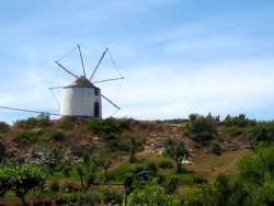 Landschaft mit Mühle in Portugal