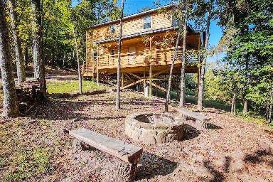 A vacation home in the quaint Ozark Mountain town of Jasper - HomeToGo