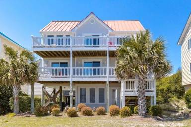 Catch a wave at breezy vacation rentals on the beach in Surf City - HomeToGo