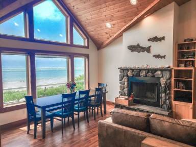 Oceanside vacation homes offer visitors the best of the Oregon coast - HomeToGo
