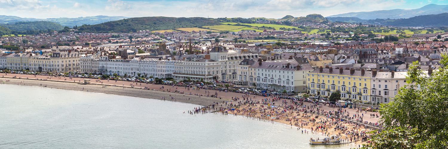 Find the perfect holiday letting for your stay in Llandudno - Casamundo