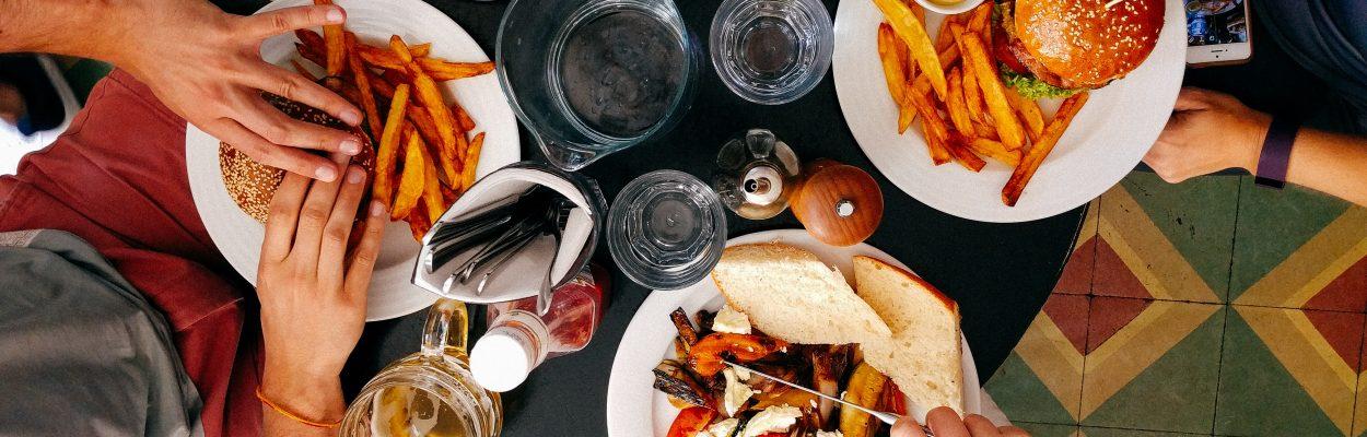 10 coutumes étonnantes dans le monde à l’heure des repas - Wimdu
