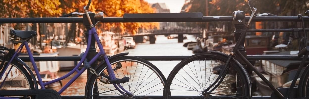 How to Cycle like a Local in Amsterdam - Wimdu