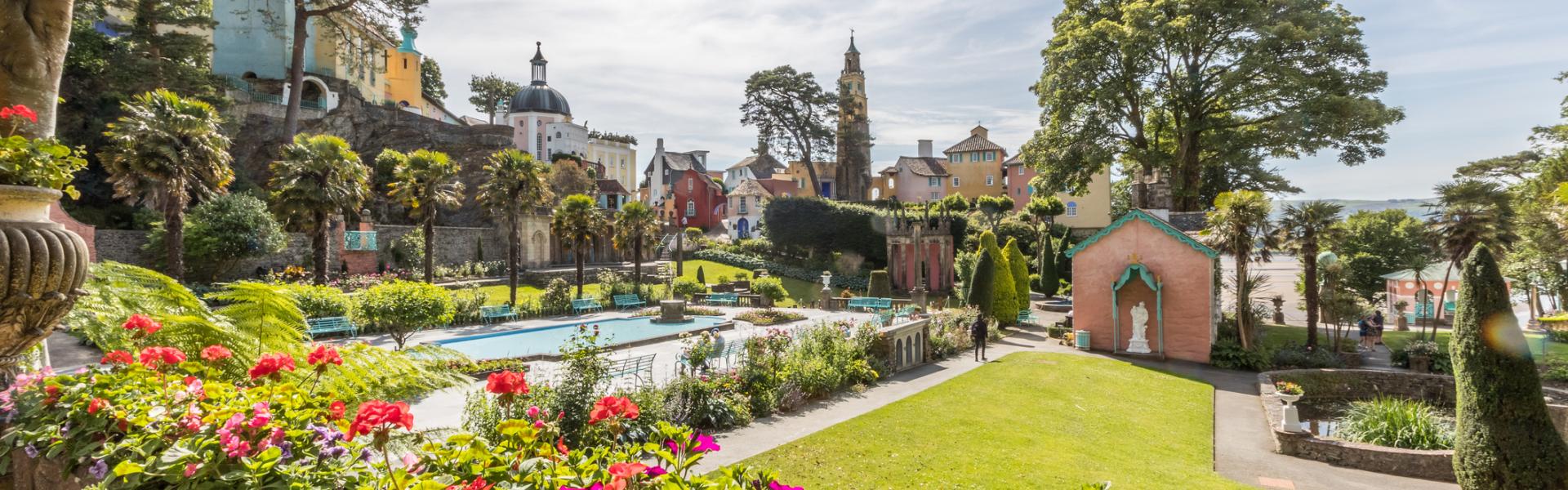 Find & cottages in Portmeirion from £46!