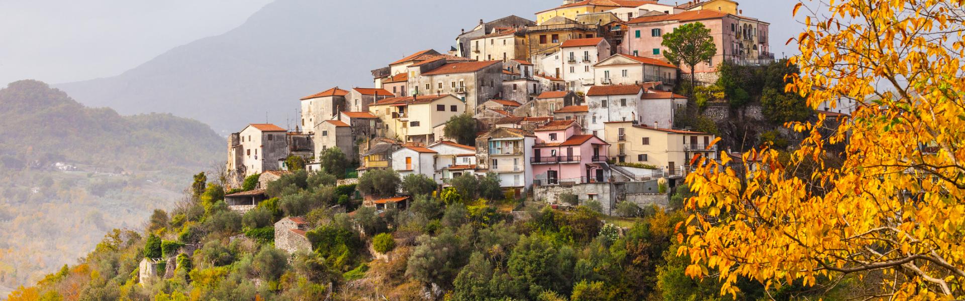 Case e appartamenti vacanza a Roccamandolfi - HomeToGo