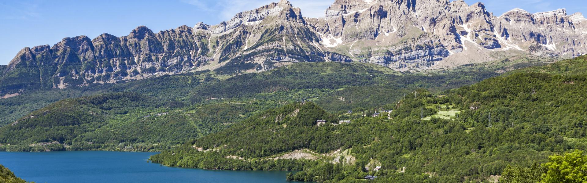 Locations de vacances, chalets et gîtes dans les Pyrénées - HomeToGo