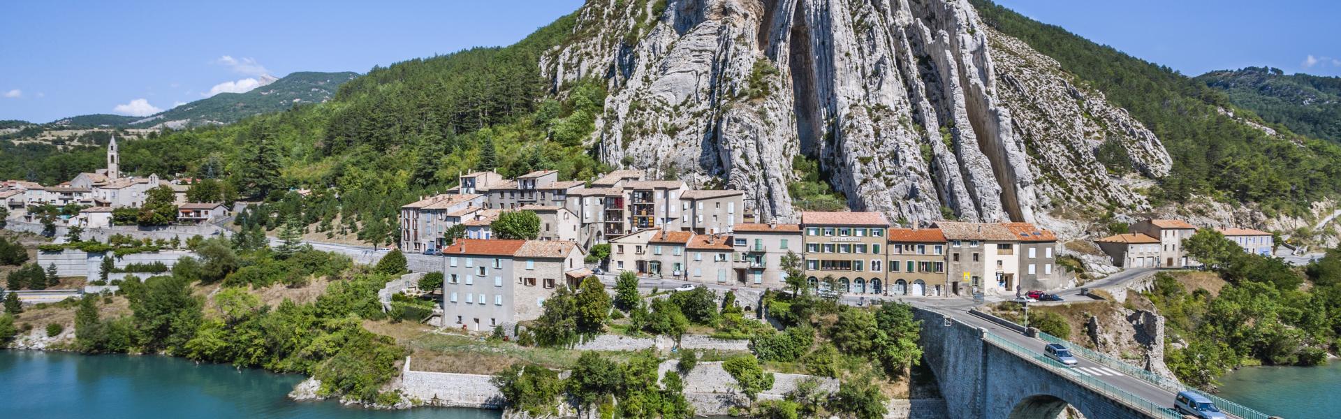 France, Alpes-de-Haute-Provence, Sisteron, view of the vertical limestone strata of Le Rocher de la Baume, across La Durance River.