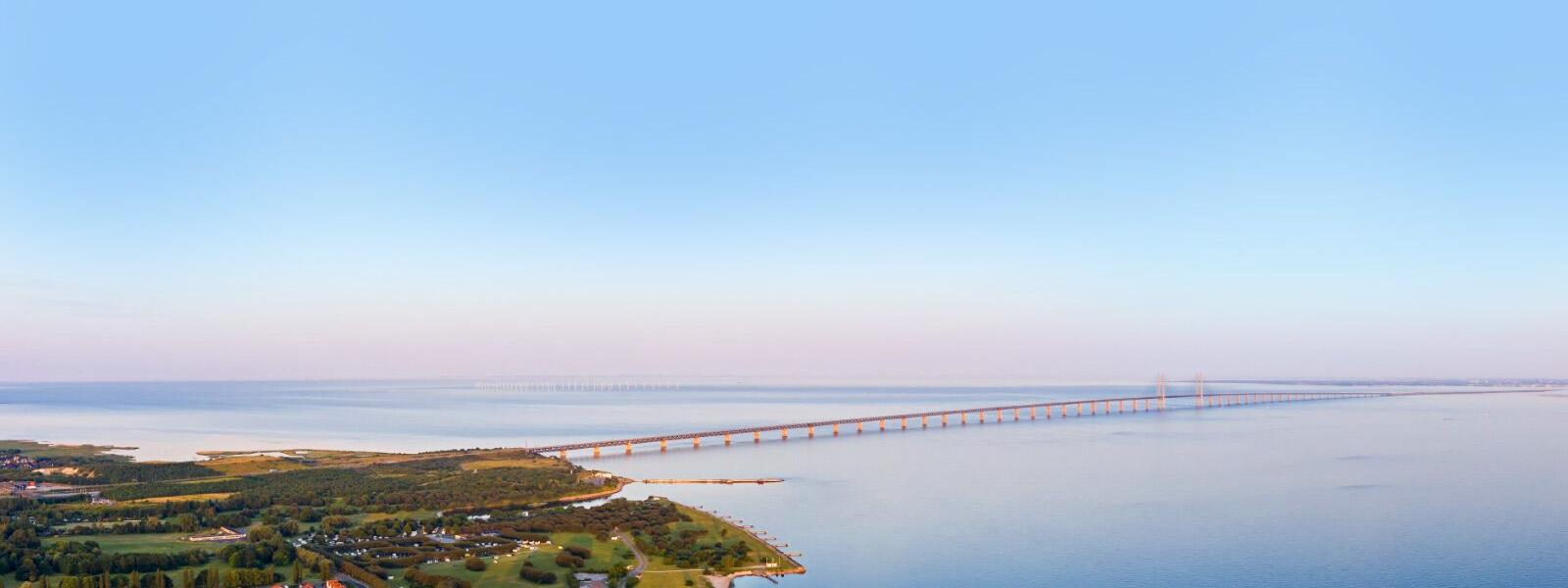Blick auf Öresundbrücke in Malmö in der Grafschaft Skåne län