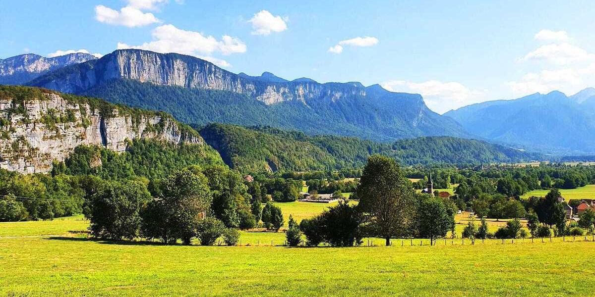 Ferienhäuser und Ferienwohnungen Jura - e-domizil
