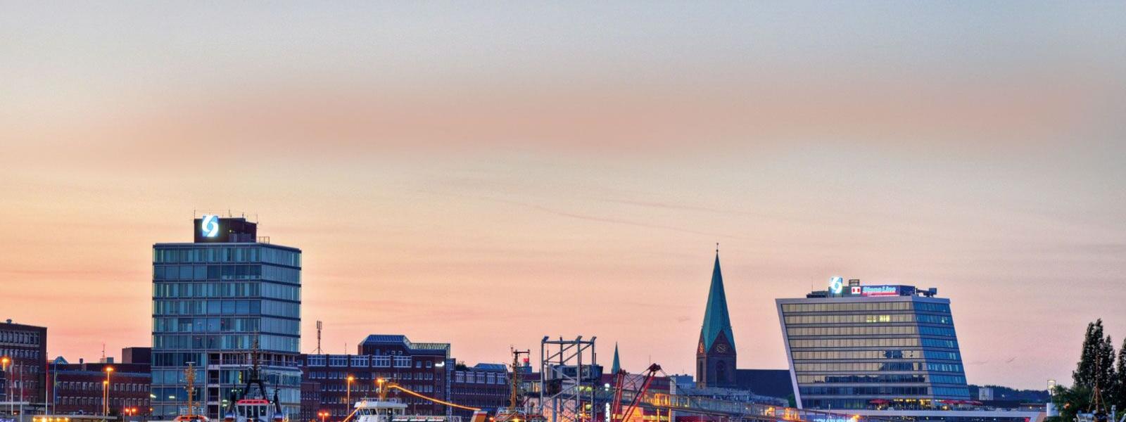 Blick von Kieler Förde auf den Hafen von Kiel