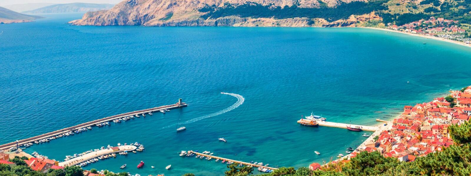 Blick auf Baška auf der Insel Krk in der Kvarner Bucht
