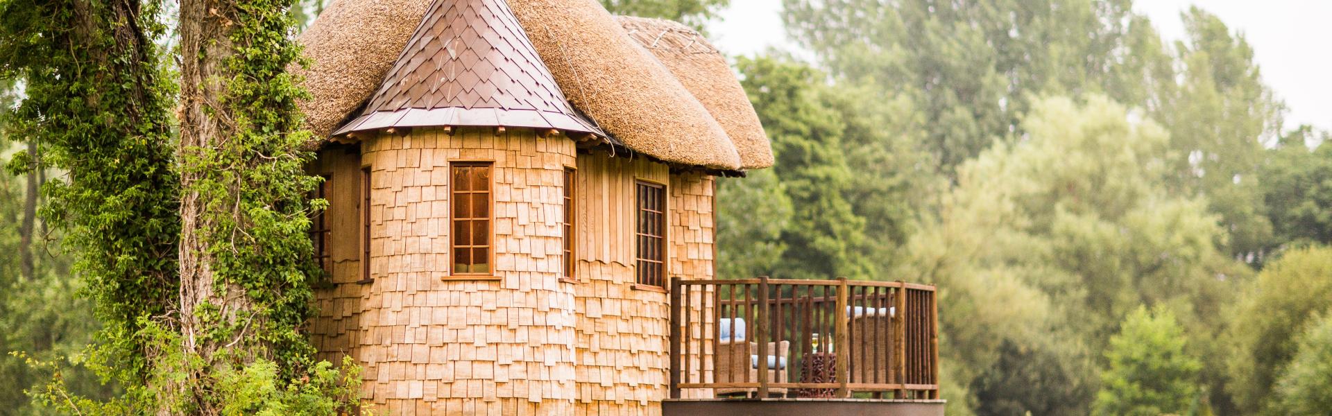 brown wooden house in shallow focus