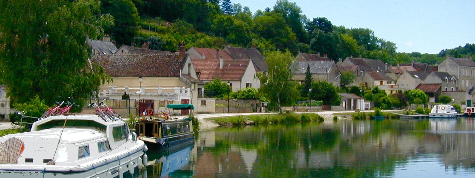 Houseboat In Burgund