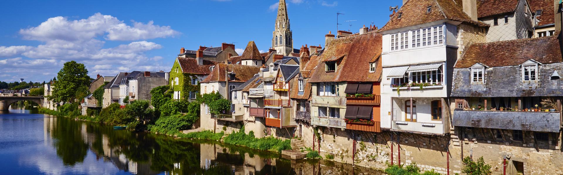 France, Indre (36), Argenton-sur-Creuse, old houses on the river bank Creuse