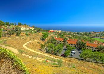 Rent a scenic Westlake Village vacation home for a California getaway - HomeToGo