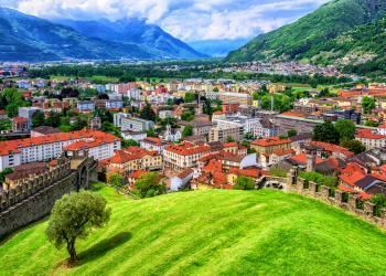 Die Hauptstadt des Tessin von Bellinzonas Ferienwohnungen aus erkunden - HomeToGo