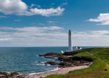 Enjoy sunshine and smokies with holiday cottages in Arbroath - HomeToGo