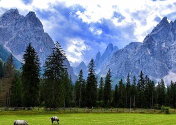 Trekking sulle Dolomiti: 10 Percorsi da Non Perdere