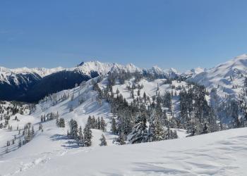 Marvel at Mt. Baker in Washington from vacation homes with great views - HomeToGo