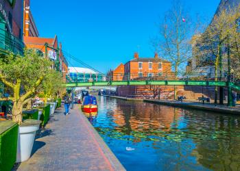 Visit Wolverhampton from the comfort of your own holiday letting - HomeToGo