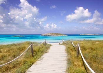 Fredfyldt ø-ferie i feriehus på Formentera - HomeToGo