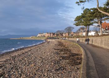 Enjoy history and nature with vacation homes in Largs - HomeToGo