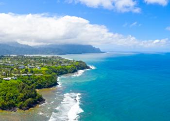Enjoy a swanky vacation rental in picturesque Princeville - HomeToGo