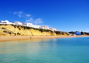 See amazing Alvor while staying in a Portuguese holiday cottage - HomeToGo