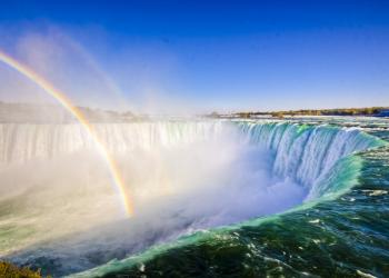Make a splash with holiday cottages at roaring Niagara Falls - HomeToGo