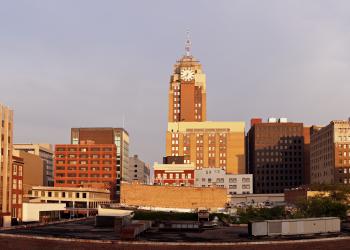 Lansing's stunning riverside beckons with a vacaction rental - HomeToGo
