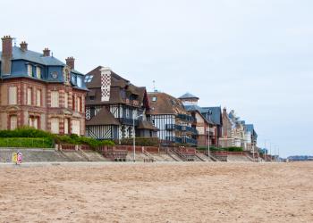 Holiday houses & accommodation Cabourg