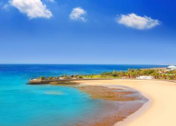Découvrez un paysage lunaire avec une location de vacances à Lanzarote - HomeToGo