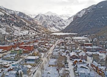 Modern holiday lettings highlight the best of active Telluride - HomeToGo