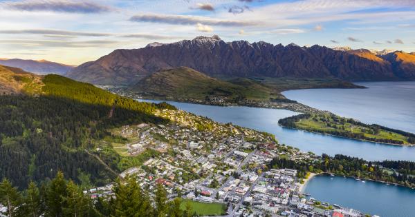 Enjoy New Zealand's magical landscapes with a Queenstown vacation home - HomeToGo