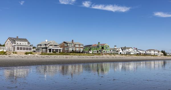 A Waterfront House Rental in Beautiful Seabrook, a Slice of New England - HomeToGo