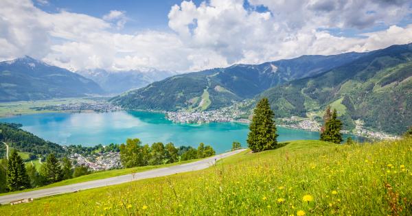 Austrian lakes and mountain scenery with a Zell am See holiday letting - HomeToGo