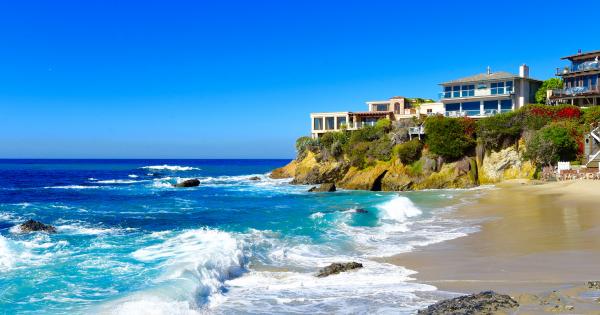 California Beach Houses & Accommodation