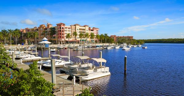 Enjoy luxurious vacation homes in the wonderful ecosystem of Naples, Florida - HomeToGo