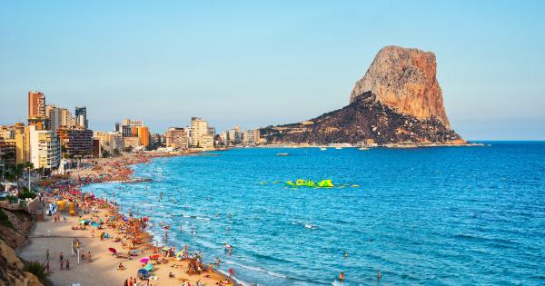 Calpe is a sunny coastal town perfect for summer holiday lettings - HomeToGo