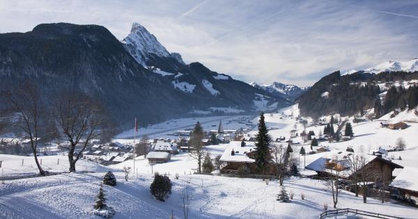 Vom Ferienhaus im Chaletstil die Bergwelt von Zweisimmen entdecken - HomeToGo